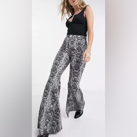 Free People Snake Python Just Float On Bell Bottom High Waisted Jeans 26 - Picture 5 of 16